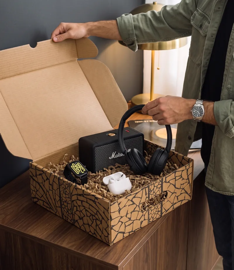 Geschenkbox mit Technik und Sound