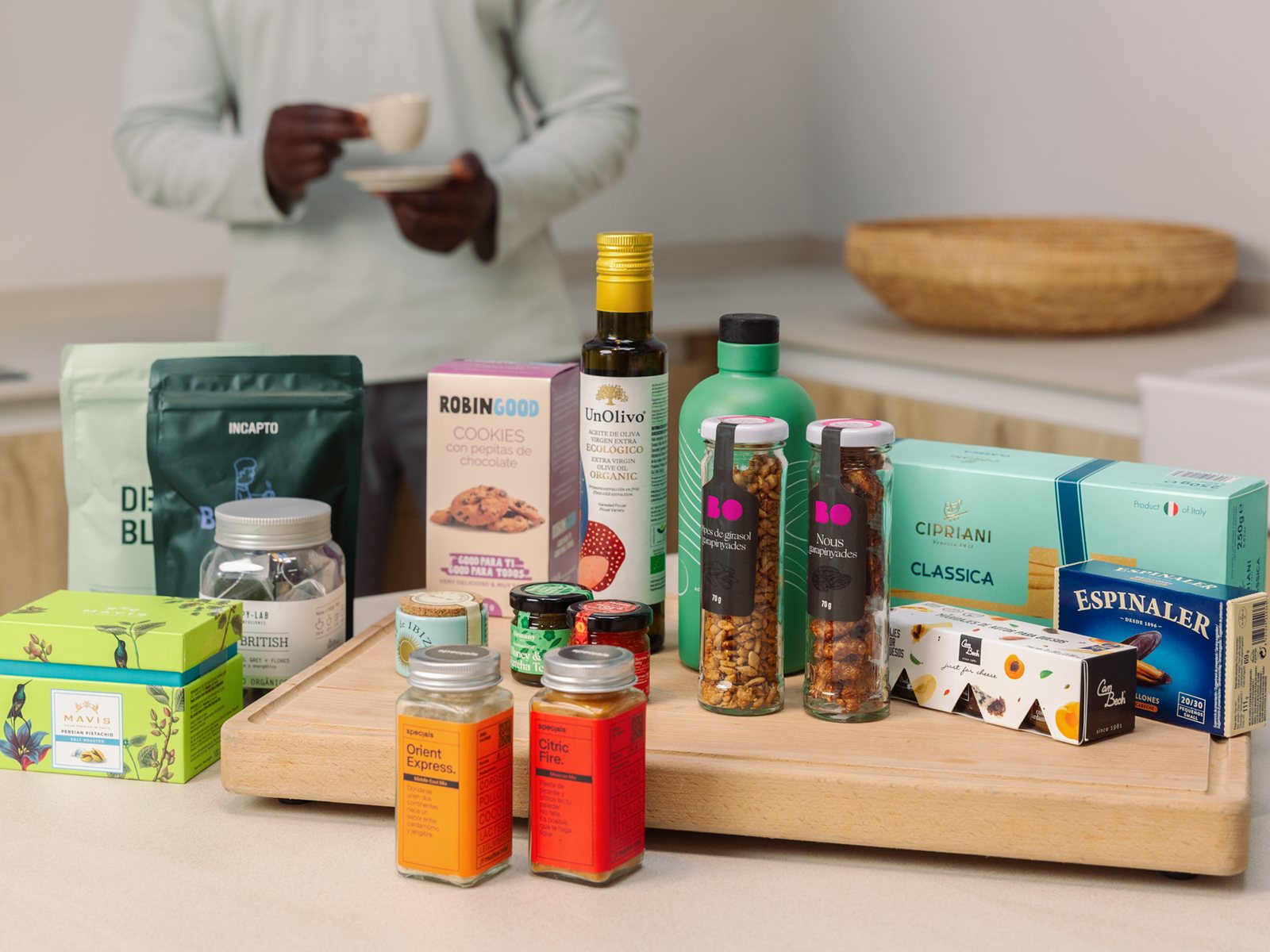 An open Pekata box with its products around